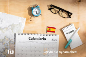 na biurku kalendarz hiszpański, okulary i notatnik z napisem Preterito oraz budzik okulary i mapa nauka czasów w języku hiszpańskim Preterito Imperfecto Preston Publishing