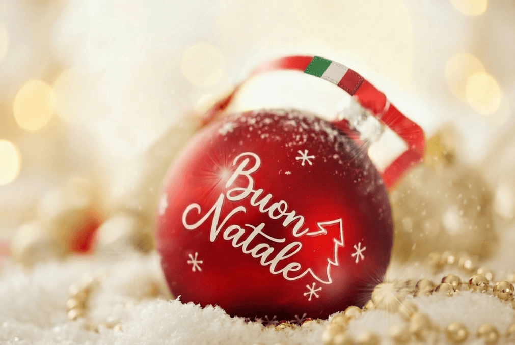 czerwona bombka z napisem Buon Natale życzenia świąteczne po włosku nauka języków z Preston Publishing