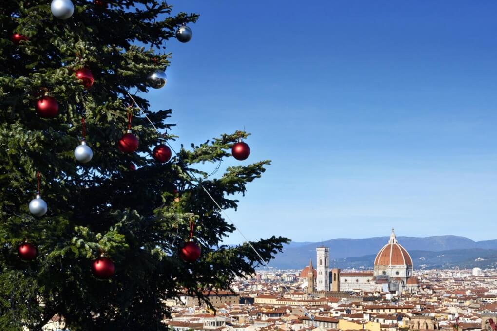 widok na Florencje z choinka Boże narodzenie po włosku nauka języków Preston Publishing