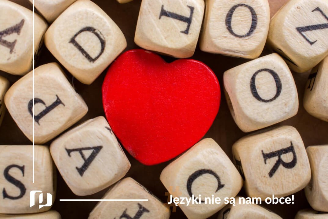 czerwone serduszko a wokół niego rozsypane klocki z literkami jak powiedzieć kocham cie w różnych językach nauka języków z Preston Publishing