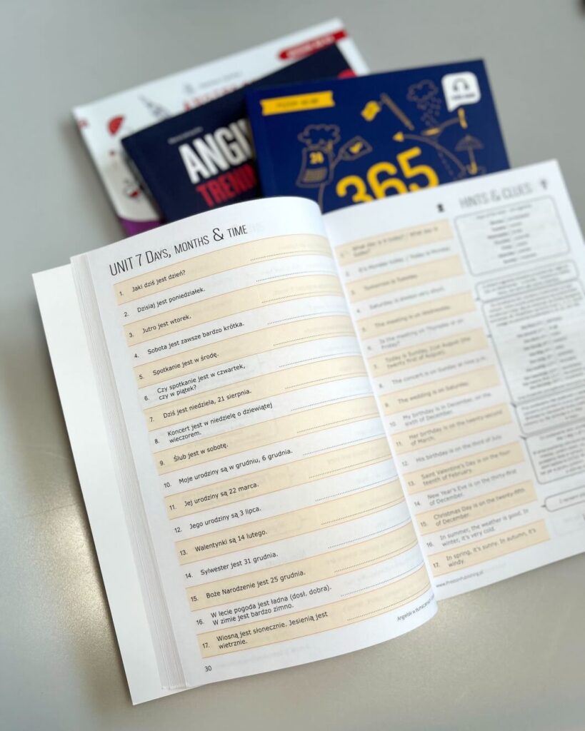 rozkładówka książki Angielski w tłumaczeniach gramatyka do nauki języka angielskiego od Preston Publishing