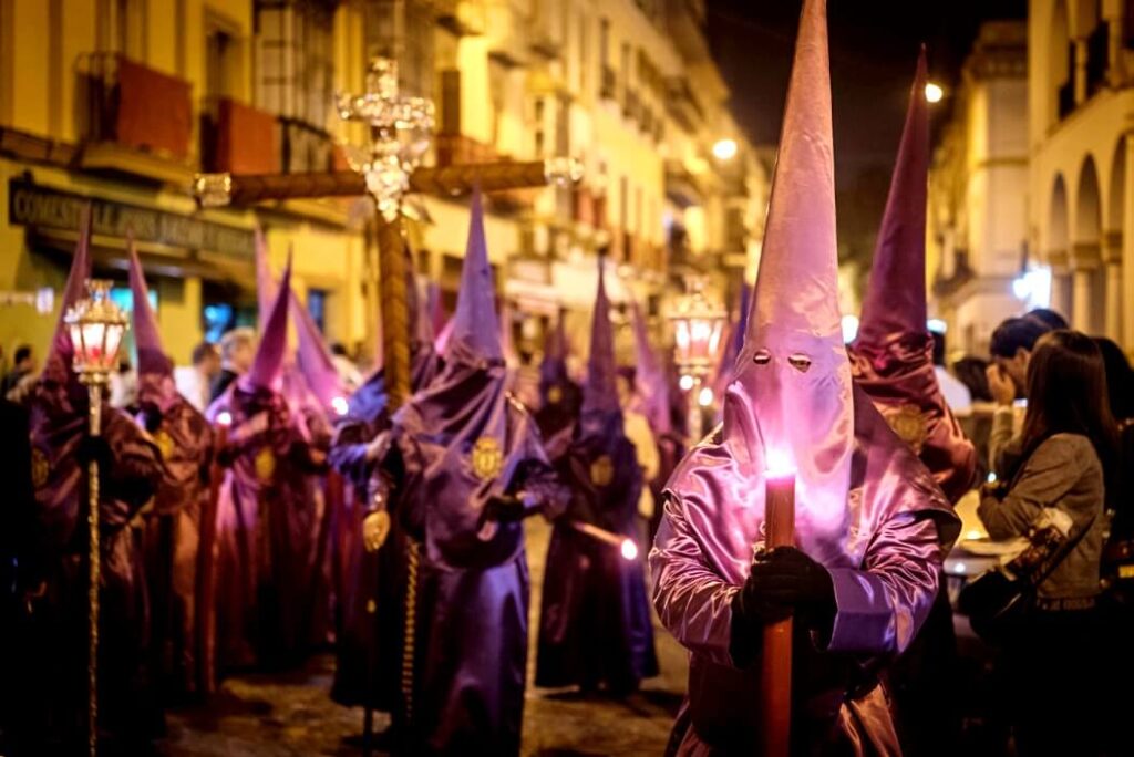 procesja na Santa Semana - wielki tydzień w Hiszpanii nauka hiszpańskiego z Preston Publishing