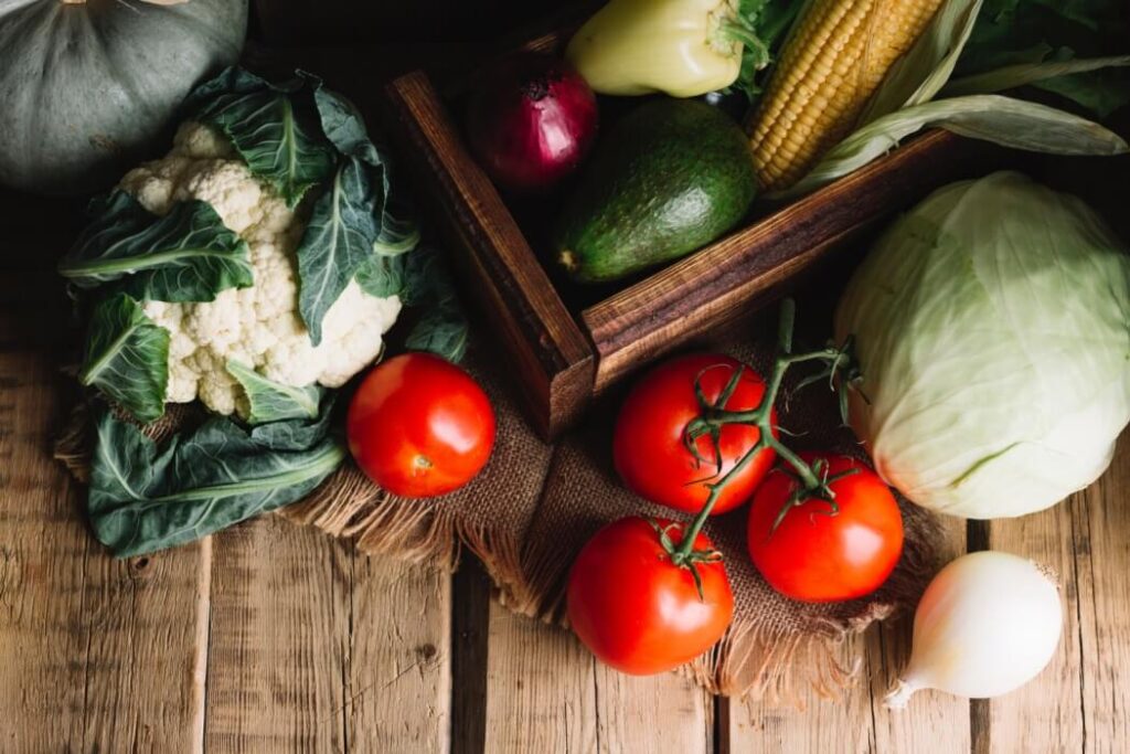 różne warzywa na stole i spakowane w skrzynkach nauka słownictwa włoskiego Preston Publishing