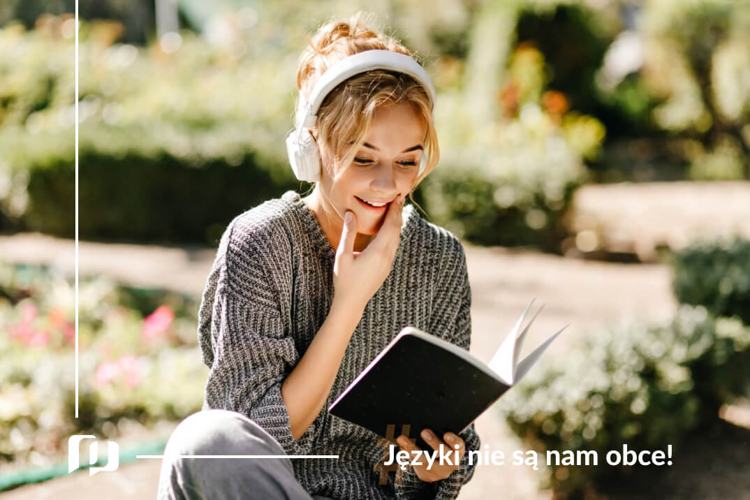 dziewczyna w słuchawkach czytająca książkę ucząca się języka przez czytanie seria od Preston Publishing Czytaj po angielsku