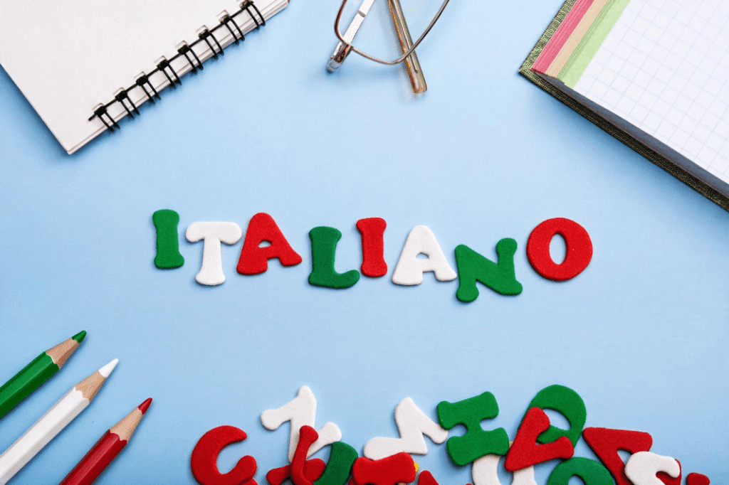 niebieskie biurko z napisem italiano z klockow w kolorystyce bialozielono czerwonej nauka wloskiego dla dzieci z ksiazka Preston Publishing Wloski dla dzieci