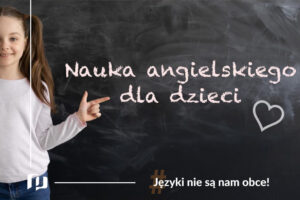 dziewczynka przy tablicy usmiecha sie i pokazuje na napis nauka angielskiego dla dzieci reston Publishing