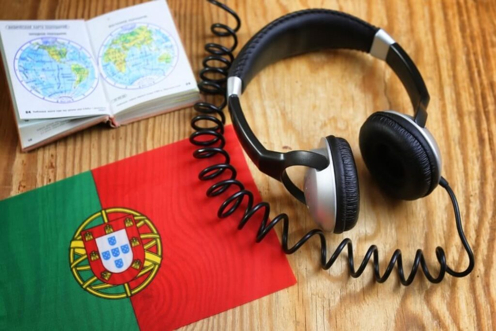 sluchawki i portugalska flaga nauka ze sluchaniem mp3 z Preston Publishing jezyk portugalski