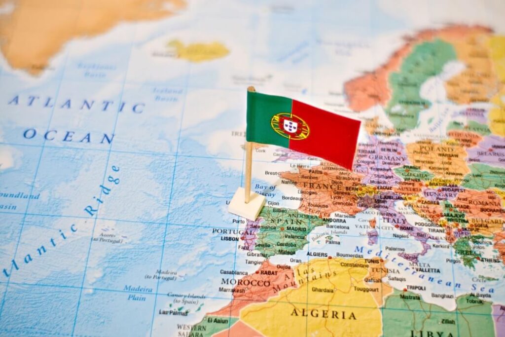mapa Europy z mala flaga portugalska na terenie tego kraju nauka jezykow z Preston Publishing